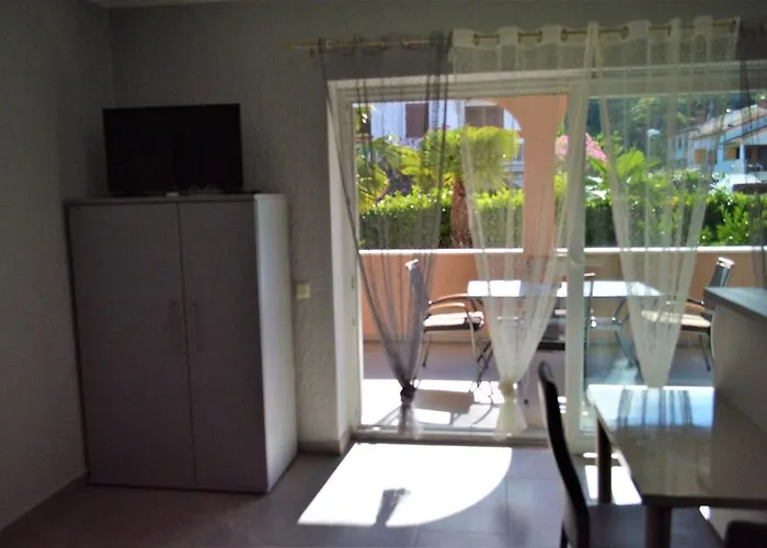 Leonard Apartman *