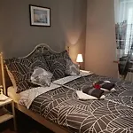 Leonard Apartment