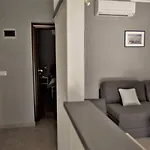 Leonard Apartman *
