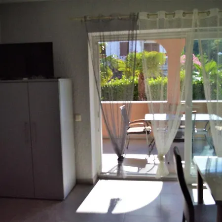 Leonard Apartament *